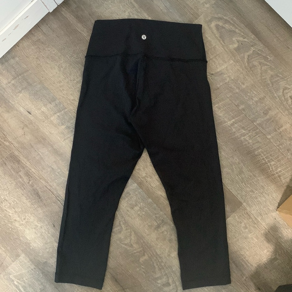 Black Lululemon capri leggings